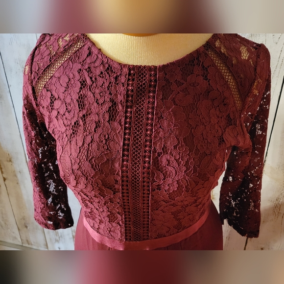 Formal Lace Split Side Maxi Dress - Picture 4 of 7